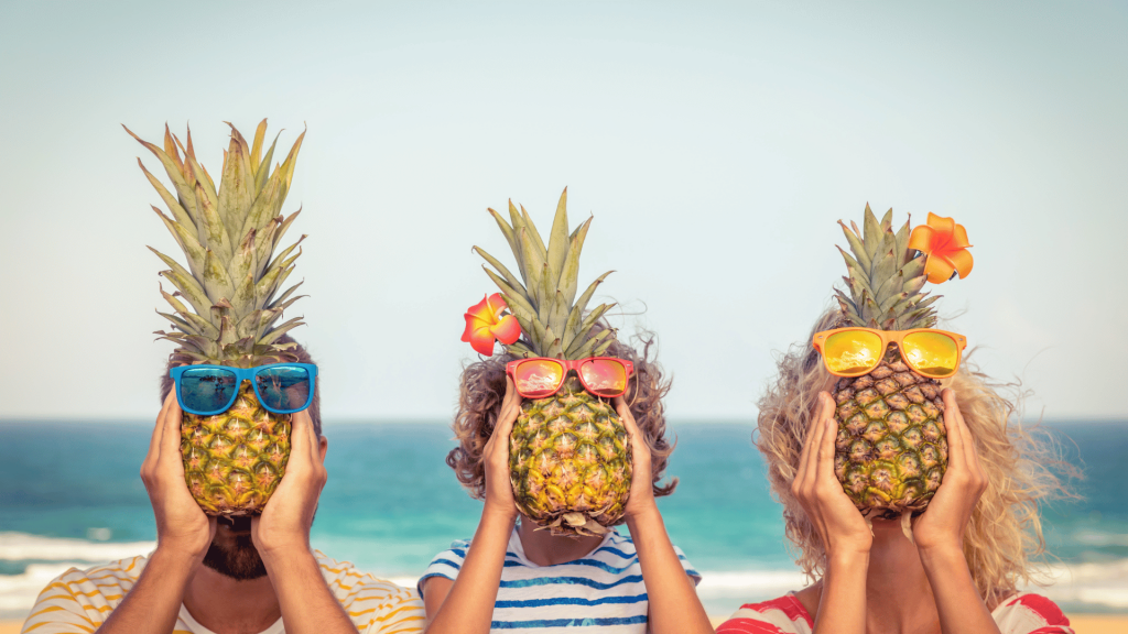 Family on the beach Ananas